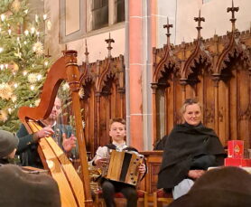 20250105_Lenze Irgmeier mit seinen Eltern Christoph und Irmi