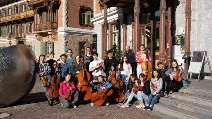 StringsInMotion_1_klein