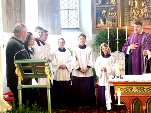 1Möderl-Kotter-Minis-Pfarrer