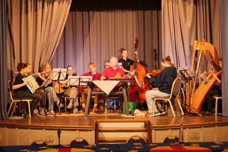 P1003318 Rowan Tree Hill sz