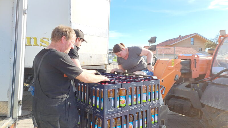 und Getränke angekarrt