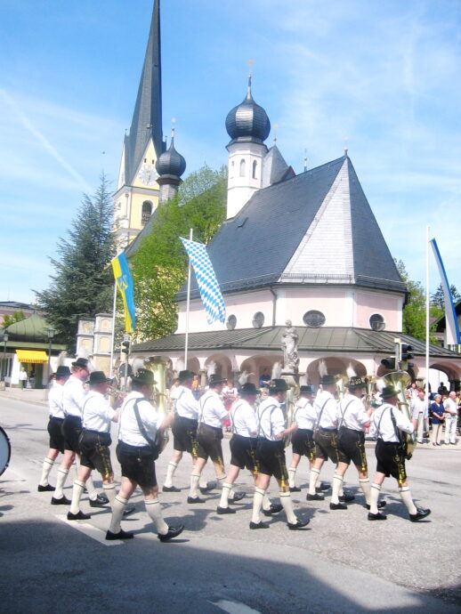 01-Blaskapelle Prien 2005 Marktplatz