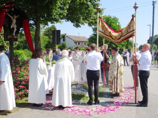 98aababf-cd5e-4613-9ac4-8c57e0c04d20