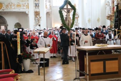 Bild 2_Einzug zum Wallfahrtsgottesdienst_IMG_6249