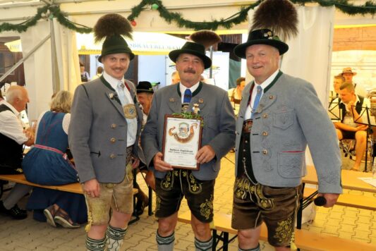 Goldenes Gauehrenzeichen für Balthasar Engelsberger 1