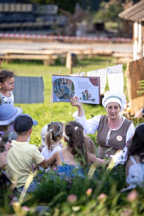 PM 175 Sabine Sommer Kinder Helmbrecht Märchen Mittelalterdorf Foto Fuchs