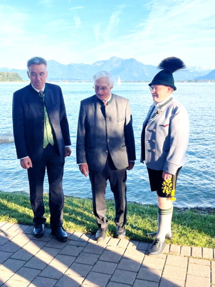 b1188f51-97ce-4155-bb1d-3efedb3a8f90