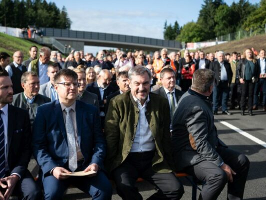 Gesamtverkehrsfreigabe B15 Westtangente Rosenheim