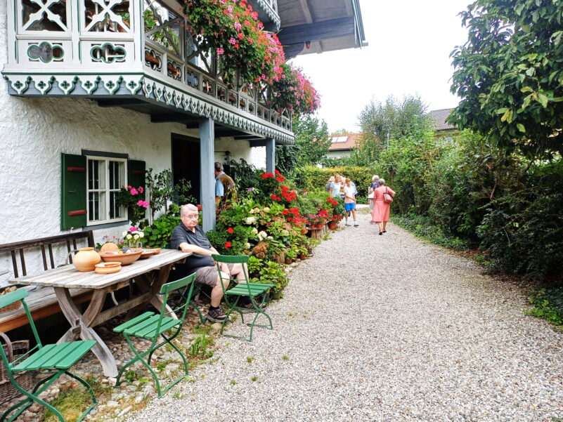 ExterhsDenkmaltgaußenBlu9.24