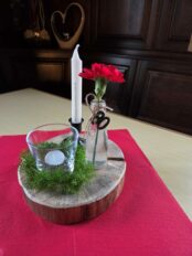 01_Boarischer Tanz - Passende Gestecke zum Vereinsjubiläum schmückten den Münchsaal