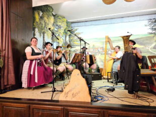 02_Die Äigridschn Muse beim Boarischen Tanz im Münchsaal