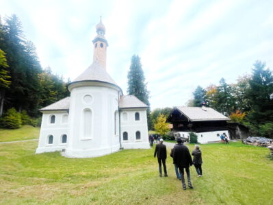 1Kirche mit Wohnhaus Emeriten