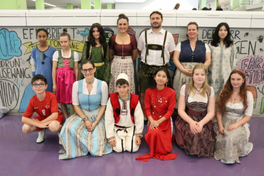 2_Tracht in der Fuck you Göthe Schule-2