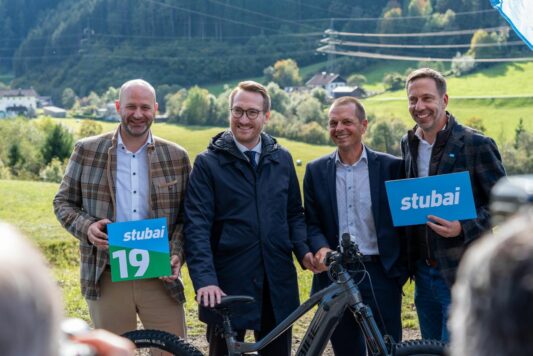 Eroeffnung-Radroute-Stubai_251007-c-Land-Tirol-Hoermann-1-1536x1024_klein