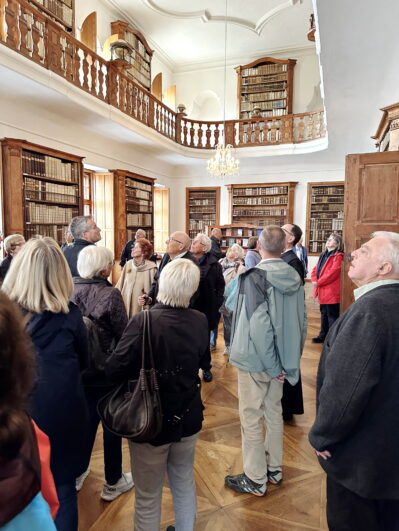 Studienfahrt 27.09.2025 Michealbeuern Bibliothek©Andrea Hübner