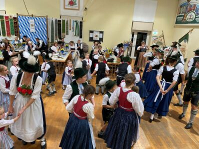 gemeinsamerVolkstanz_JugendAktive