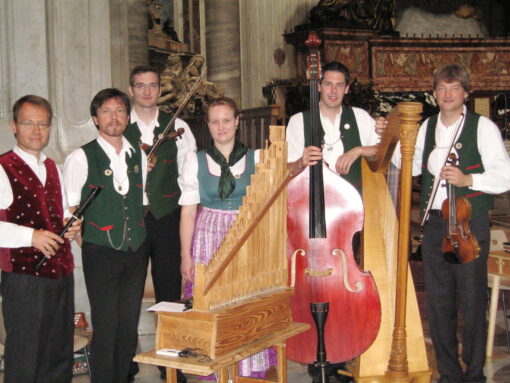 2025-12-06 Pressebild Adventsingen c-Innleiten Geigenmusi