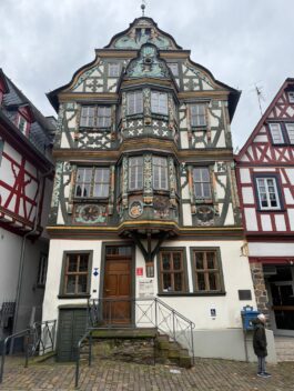 2E648F5A-BE4F-417F-BC7A-6D812D0C9881