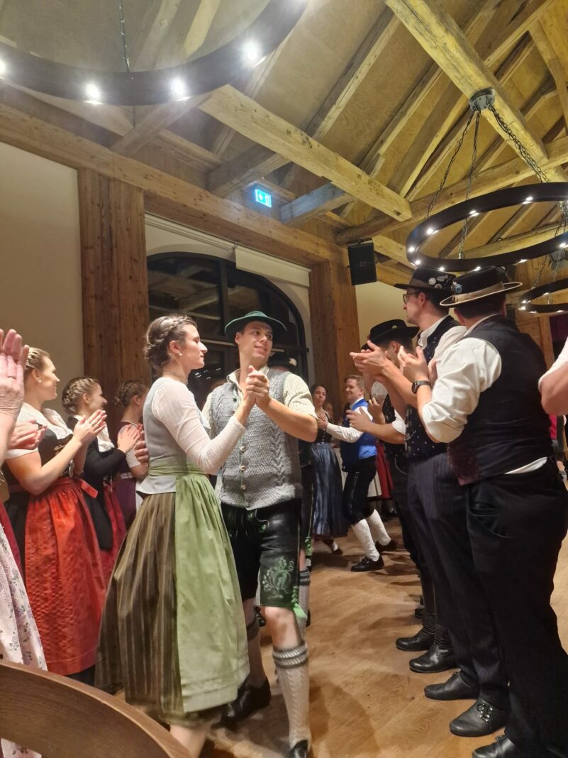 Vorplattler- und VortänzerInnen-Schulung in Holzhausen - geselliges Tanzen