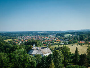 Blick auf Amerang mit Schloss