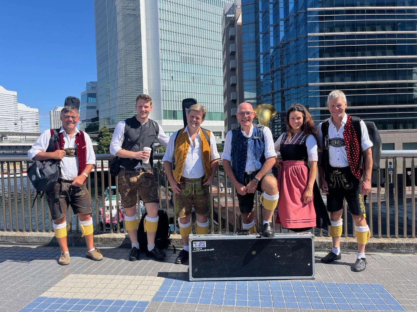 Chiemgauer-Musikanten-bei-der-Expo-Osaka