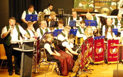 01-Musikkapelle Ansager Weiß