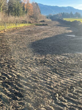 1Aushub-Straße hoch