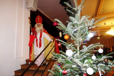 1Nikolaus-Christbaum