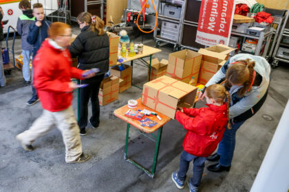 251209 - OBB-SO_Johanniter_Jugend_packt_für_Weihnachtstrucker_1