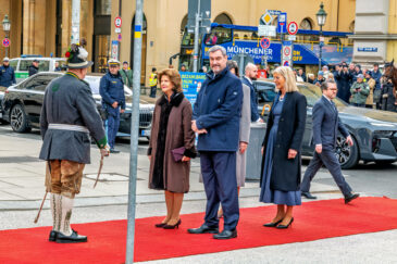 BegruessungKoeniginSchweden-25