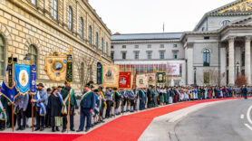 BegruessungKoeniginSchweden-46