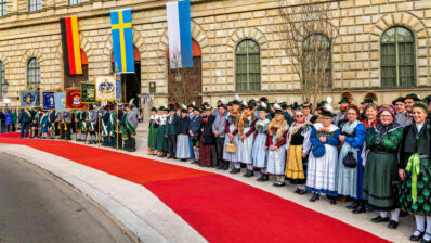 BegruessungKoeniginSchweden-56