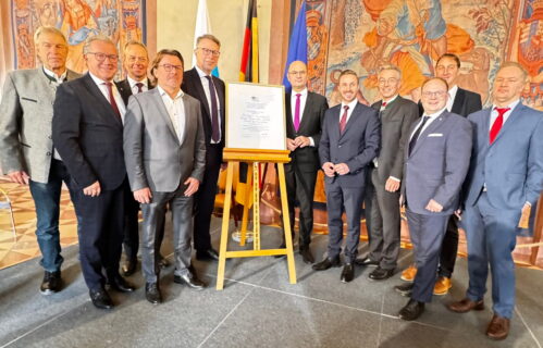 Urkundenübergabe kl