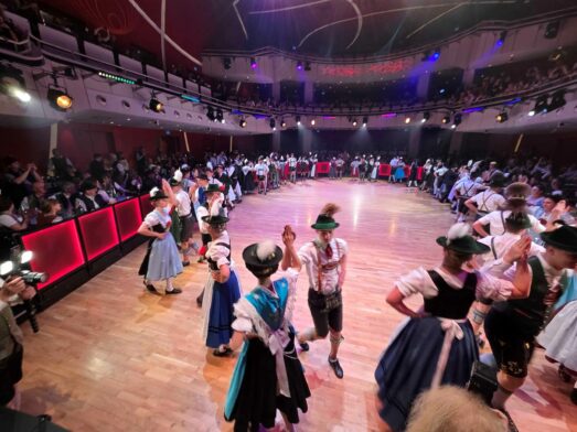 05_Oide Wiesn Bürgerball 2026 (Repräsentantentanz_Mühlradl-Figur)