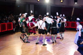 08_Oide Wiesn Bürgerball 2026 (Repräsentantentanz_Mühlradlfigur oberlandlerischer Kreis)