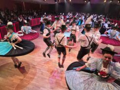 09_Oide Wiesn Bürgerball 2026 (Repräsentantentanz_chiemgauerisch plattln und drahn)