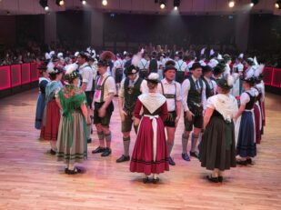 12_Oide Wiesn Bürgerball 2026 (Repräsentantentanz - großer Kreis)