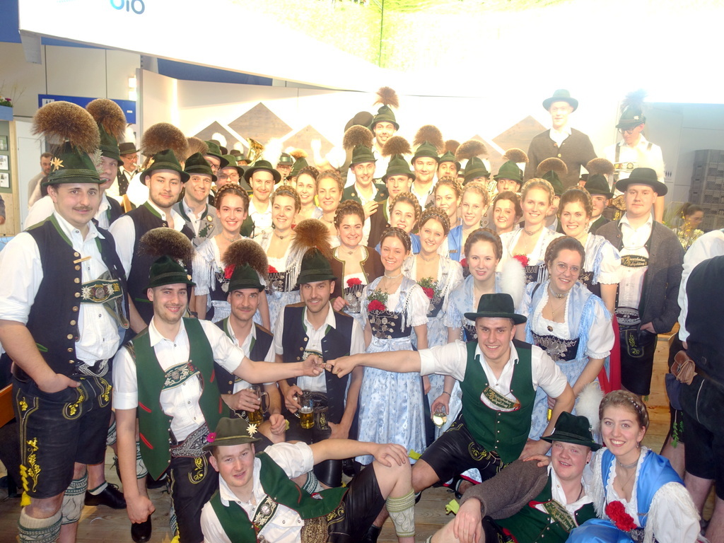 Chiemgauer-Trachtler-in-Berlin-unterwegs