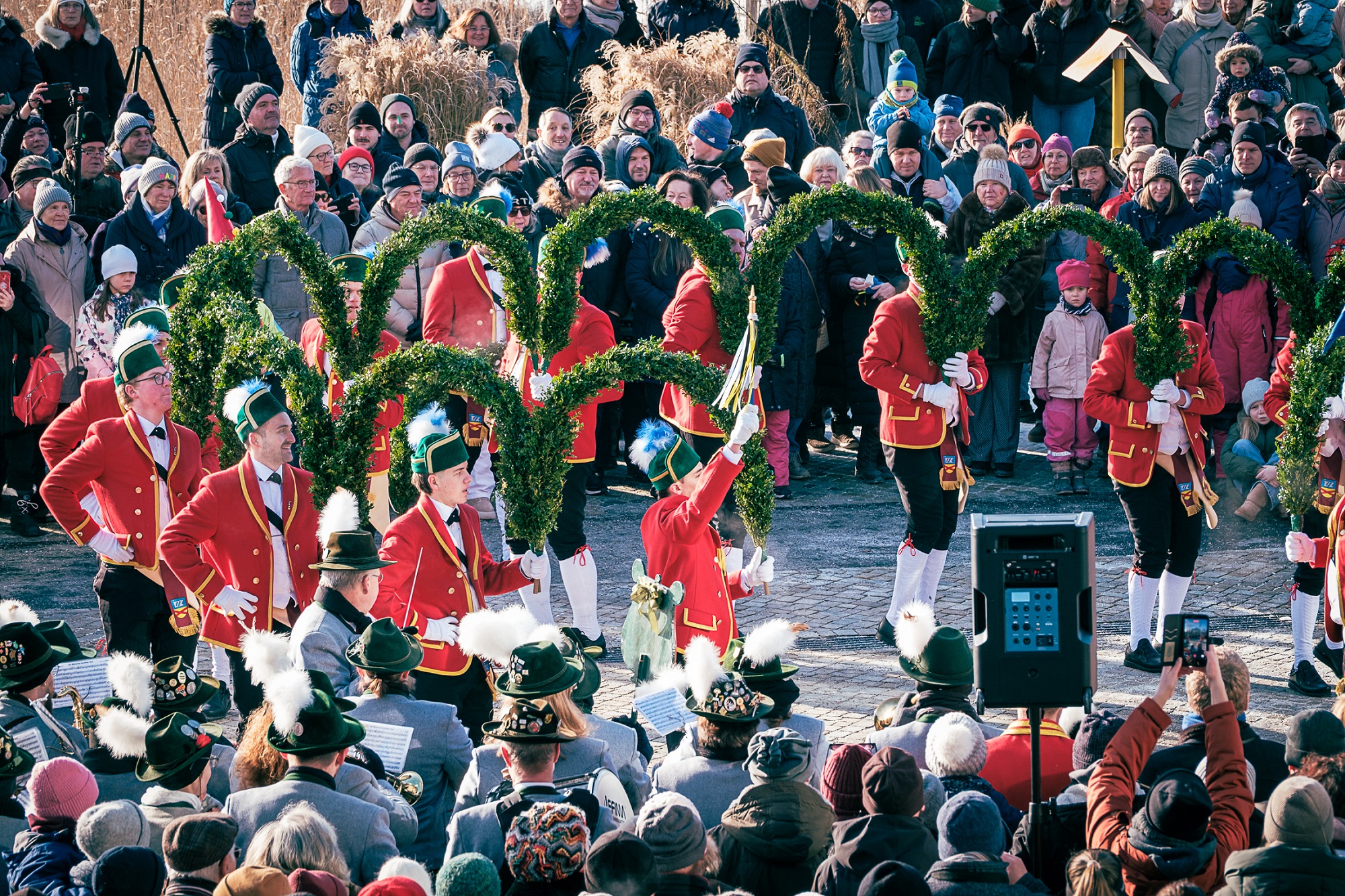 Sch-fflertanz-auf-dem-Priener-Marktplatz