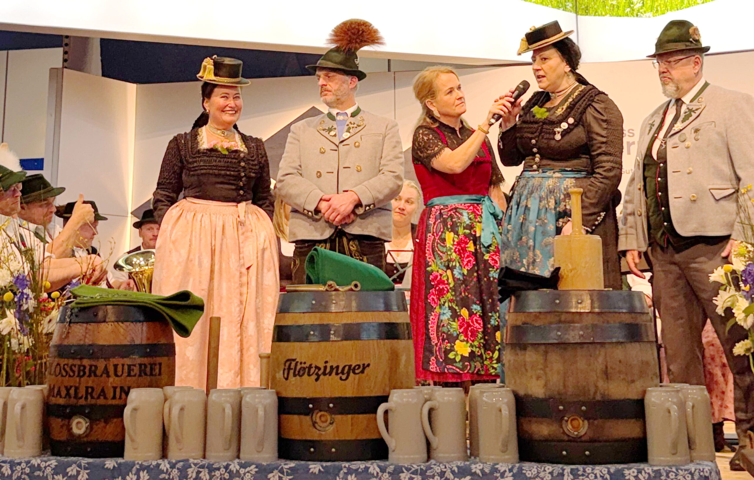 Nu-dorfer-Trachtler-auf-Jubil-ums-Gr-ne-Woche