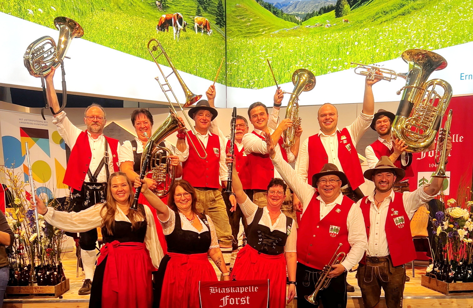 Gr-ne-Woche-mit-der-Blaskapelle-Forst