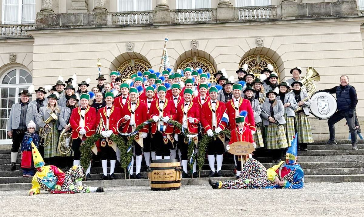 Sch-ffler-Ehren-vor-dem-K-nigsschloss