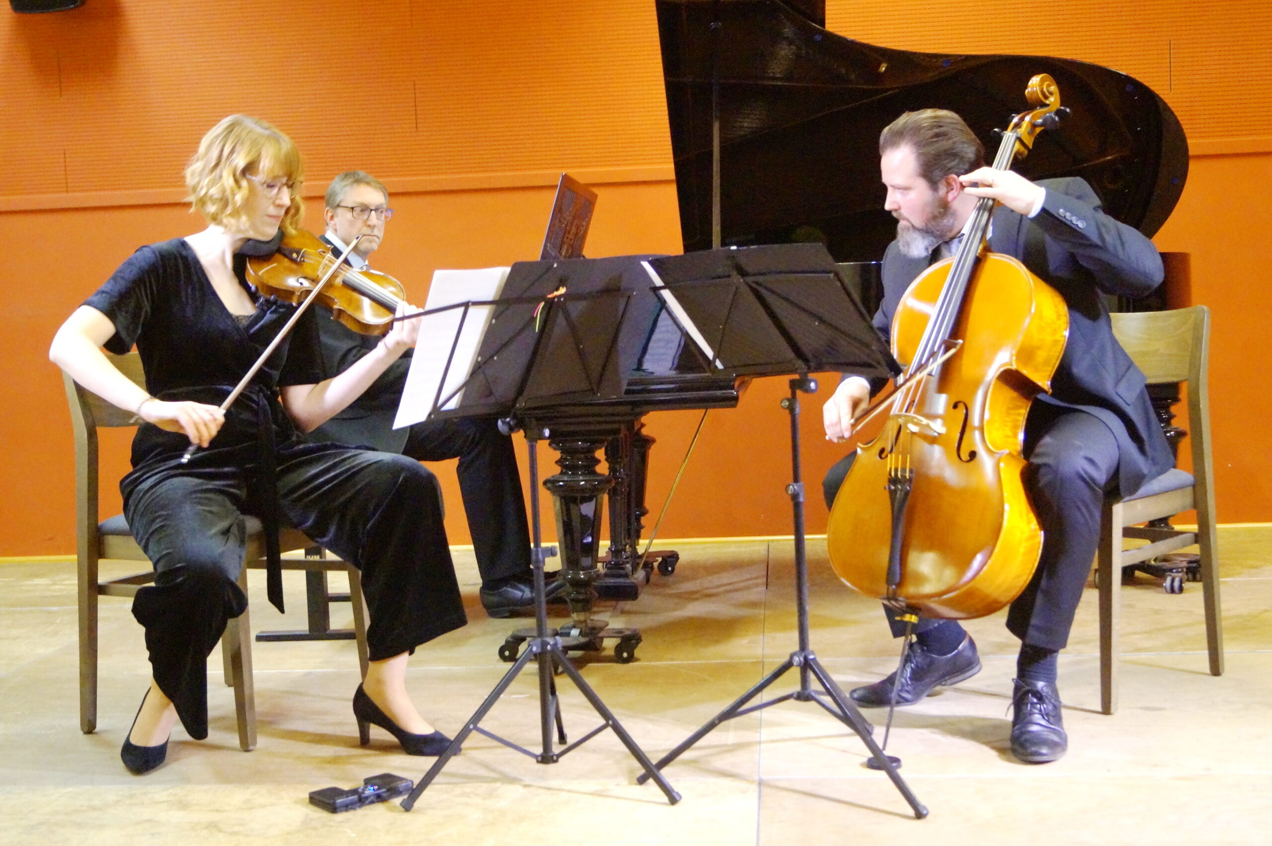 Trio-Hilaris-begeistert-in-Ainring