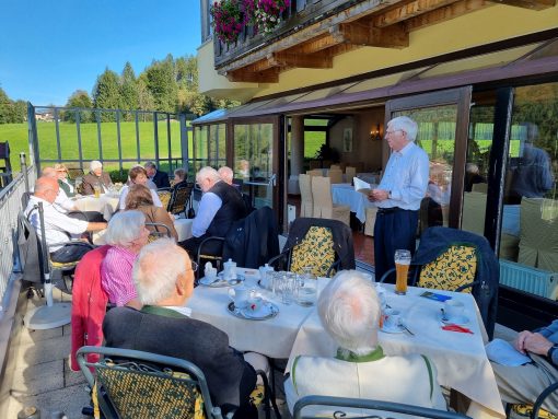 Sigi Sperber beim Vortrag