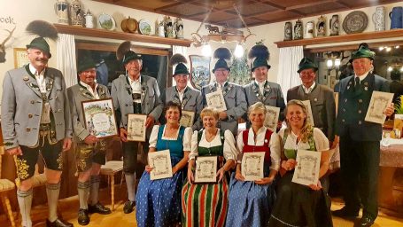 geehrte Mitglieder mit dem 1. und 2. Vorstand