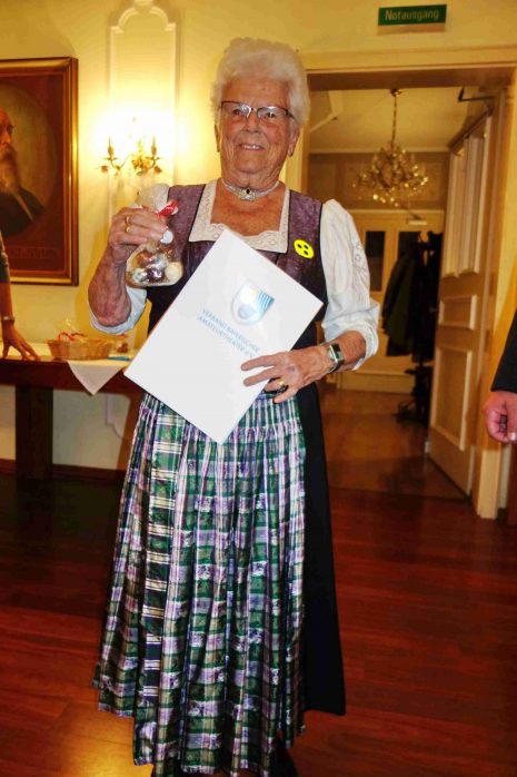 kl-1Ehrung 70 Jahre Enzinger hoch