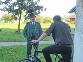 kl-Dialog mit Pfarrer