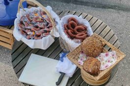 kl-Wurst und Brot
